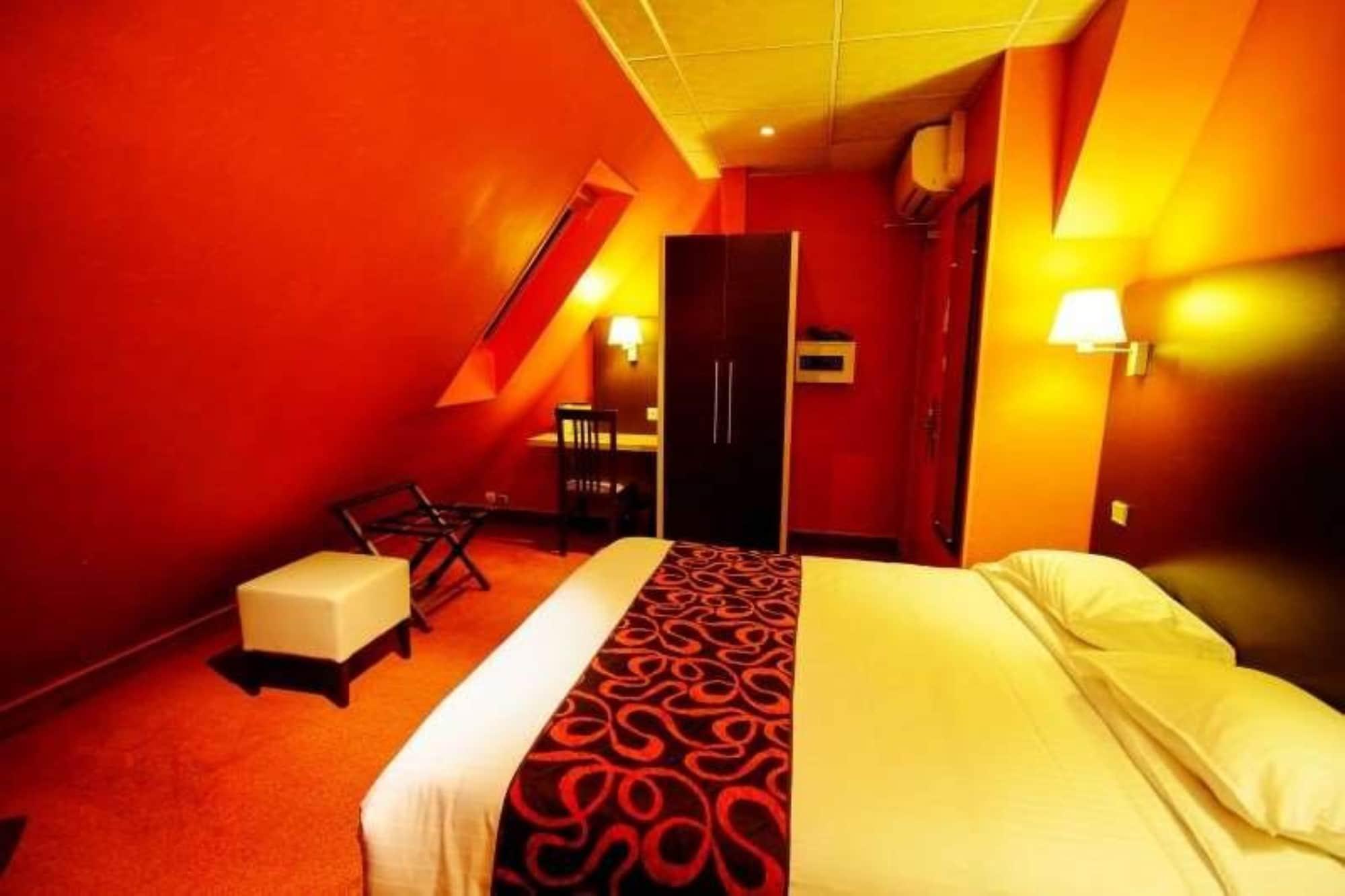 Hotel Des Trois Gares Paris Bagian luar foto