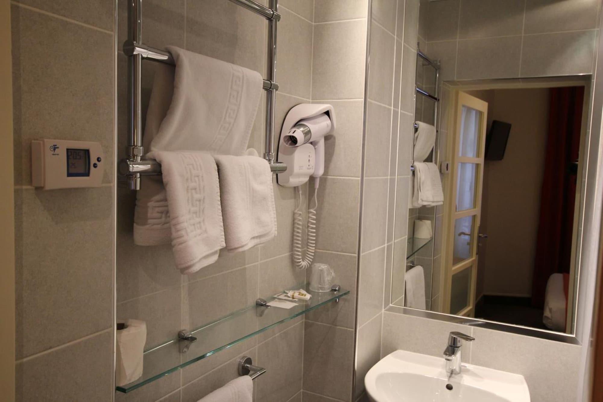 Hotel Des Trois Gares Paris Bagian luar foto