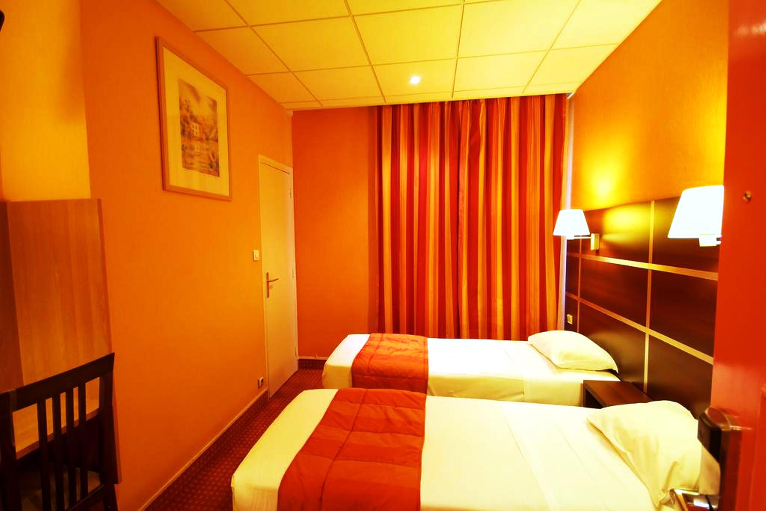 Hotel Des Trois Gares Paris Bagian luar foto