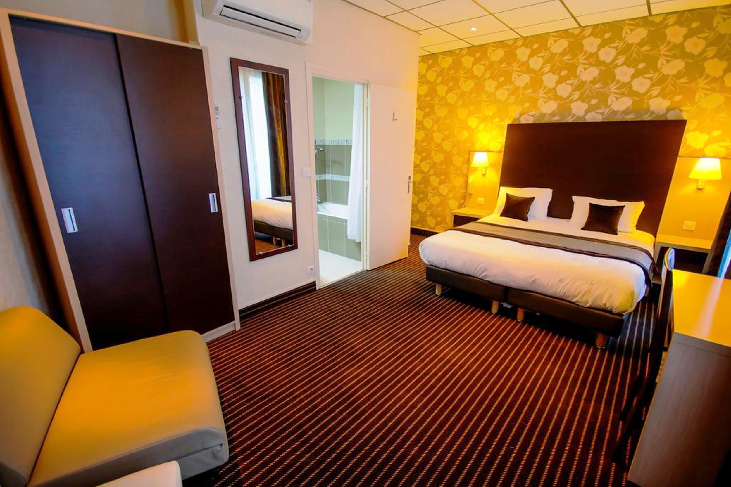 Hotel Des Trois Gares Paris Bagian luar foto