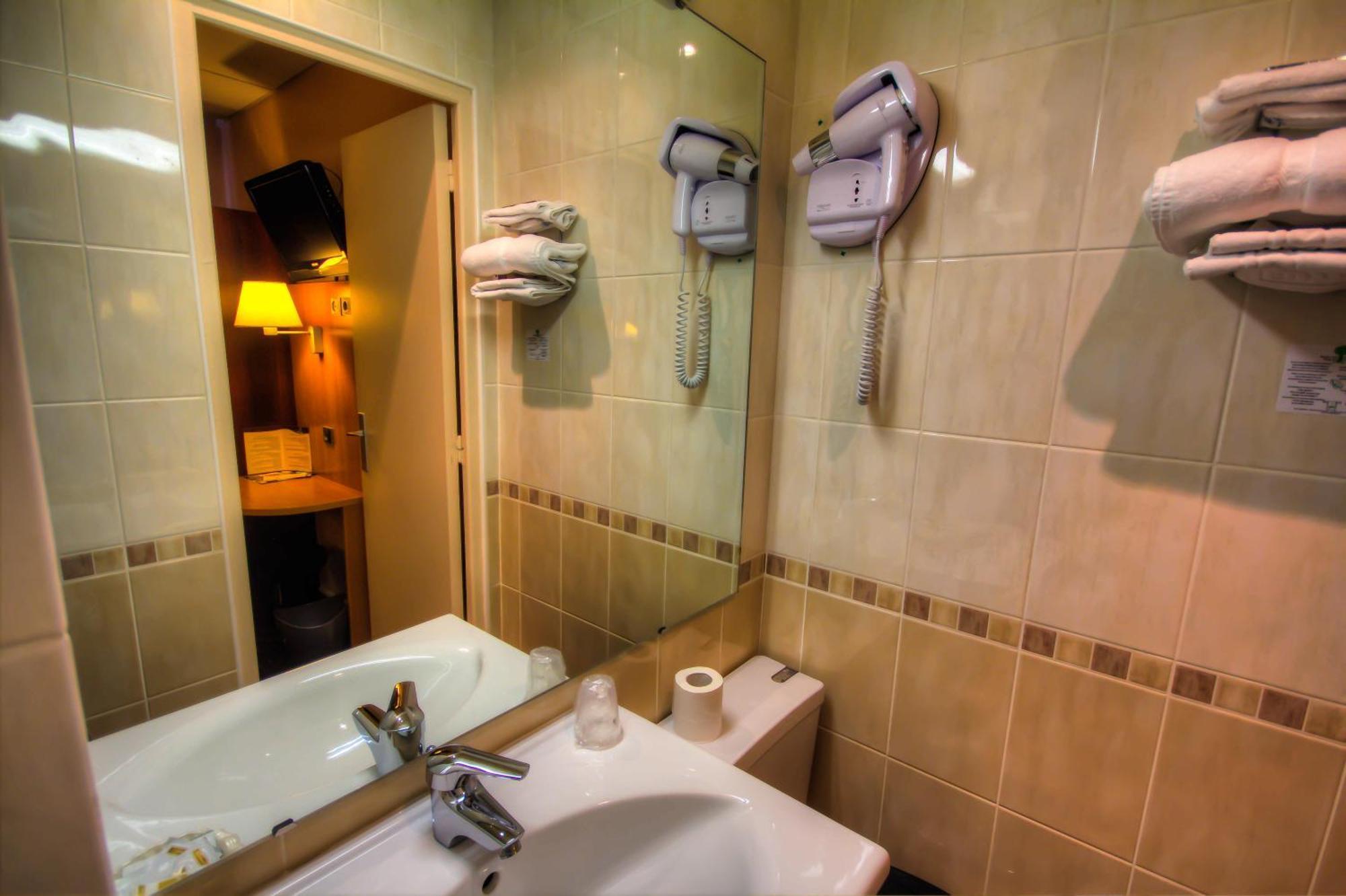 Hotel Des Trois Gares Paris Bagian luar foto