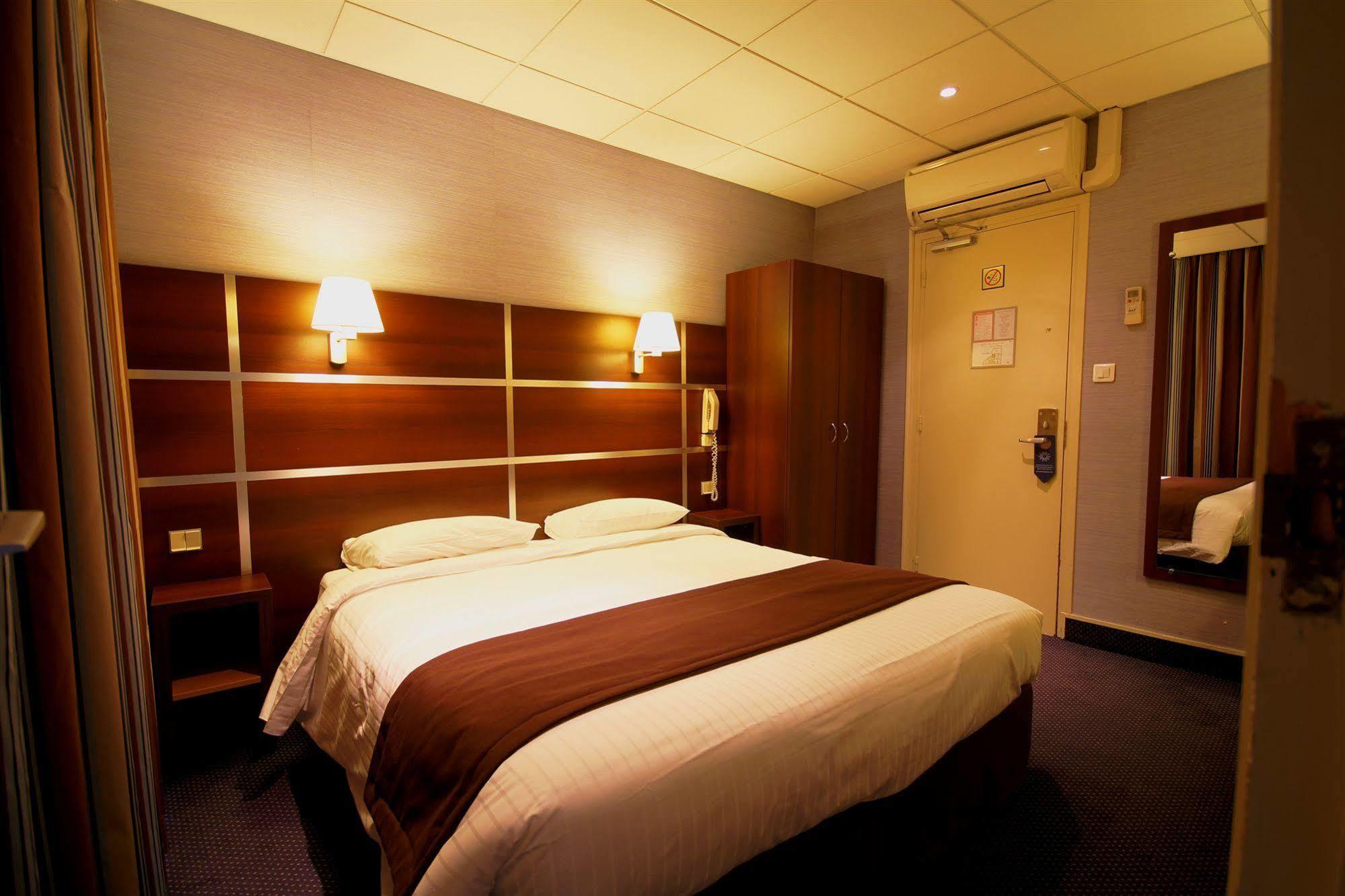 Hotel Des Trois Gares Paris Bagian luar foto